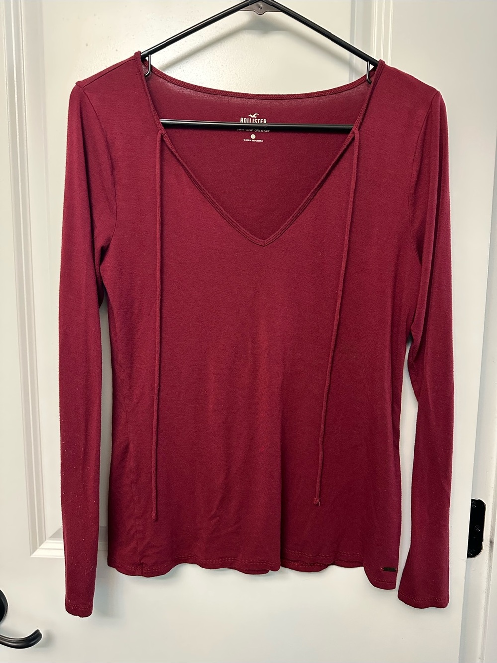 Hollister Women's Long-Sleeve V-Neck Tie Front Top - Burgundy Size Large